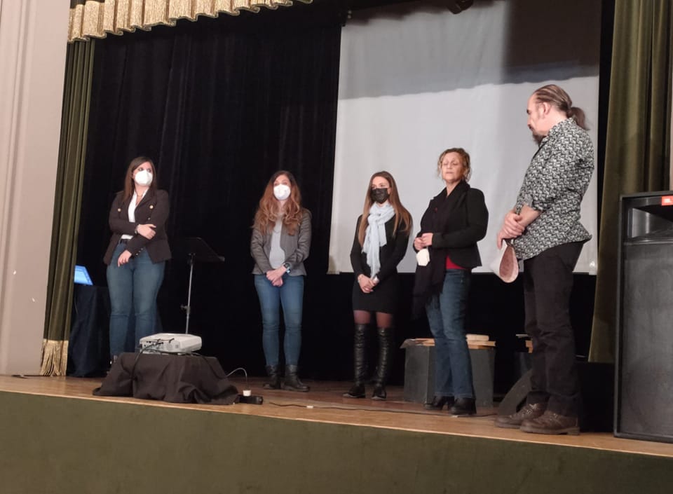A CAPANNOLI: LO SPETTACOLO TEATRALE CONTRO DISCRIMINAZIONI E VIOLENZA DI GENERE