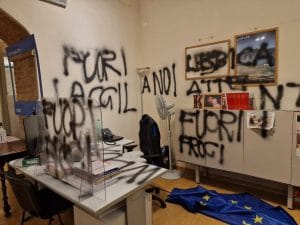 UFFICIO DELL’UNIVERSITA DI SIENA IMBRATTATO CON SCRITTE FASCISTE, OMOFOBE E ANTISINDACALI
