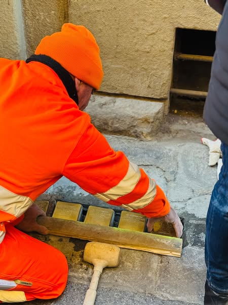 Alla posa di 13 pietre d’inciampo