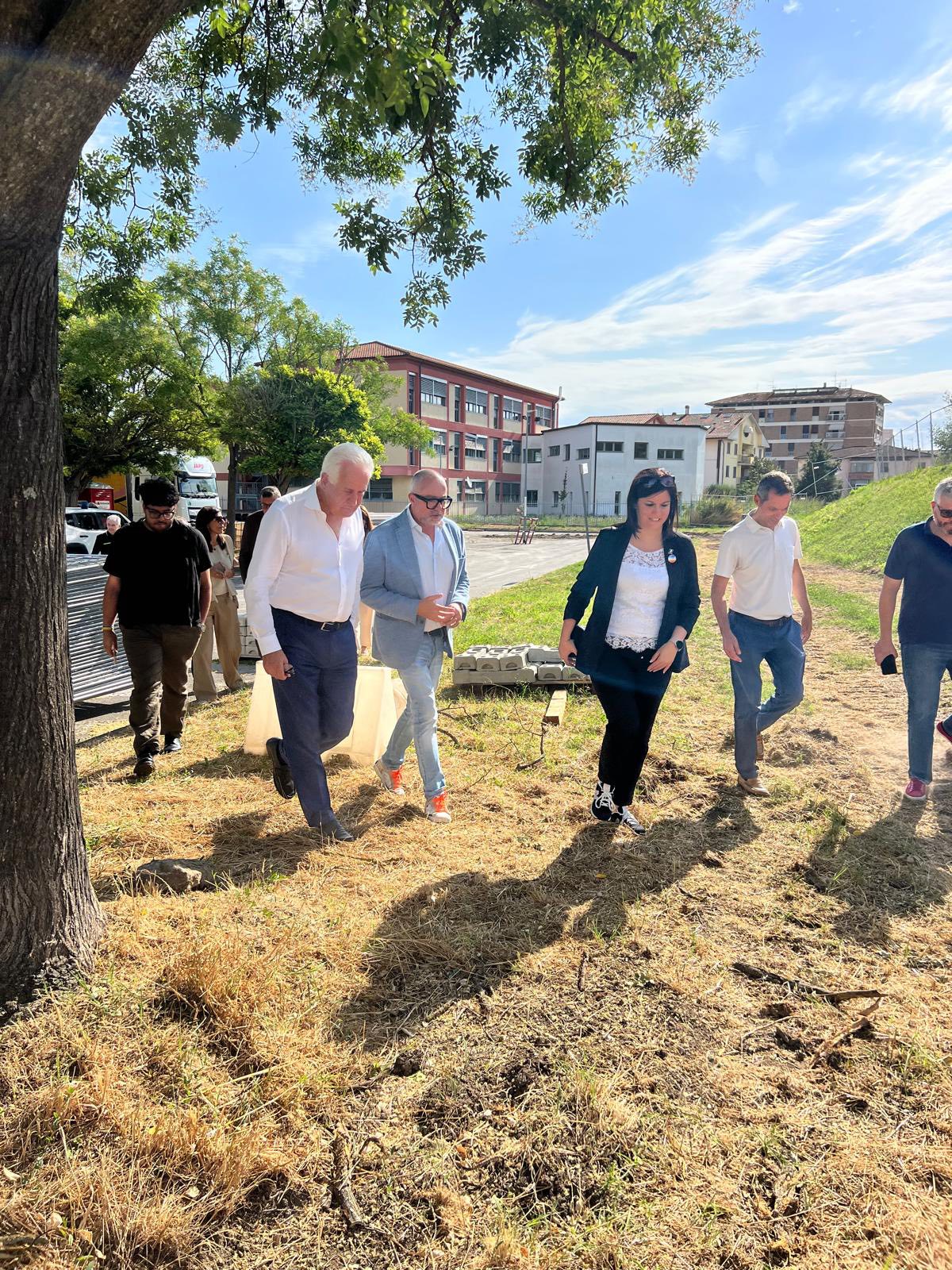 Lavori di potenziamento degli argini del fiume Era